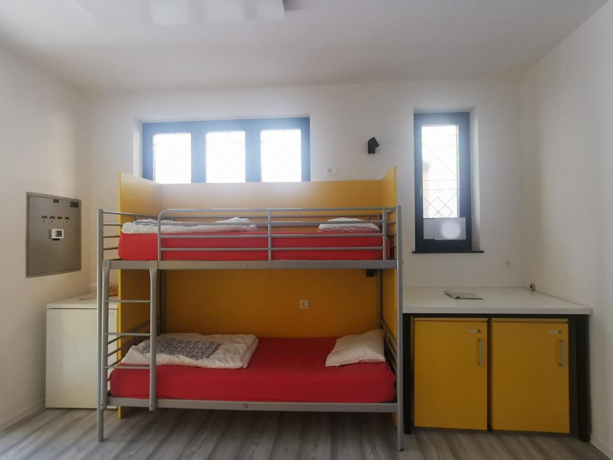 Albergue Most Hostel *